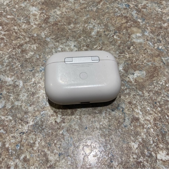 Apple AirPod 1st generation case with broken AirPods read description - Picture 2 of 7